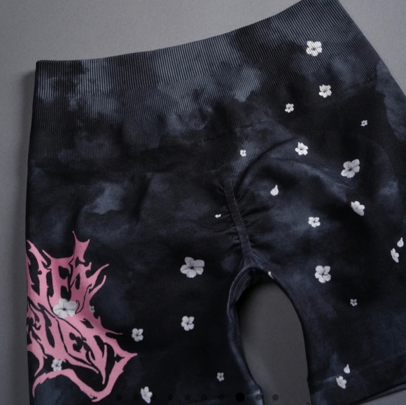 NWT Limited Edition: Darc Sport Cherry Blossom Workout Seamless Shorts - Picture 9 of 10